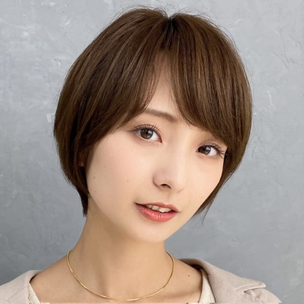 大人可愛い耳かけ前下がり暗髪ショートボブ♯ナチュラルショート|florita