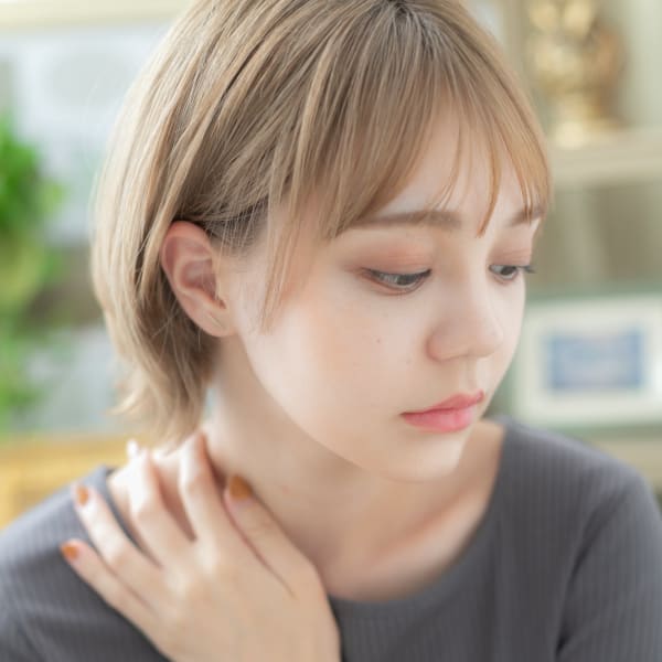 外国人風ハイトーンカラー小顔丸みショート 艶カラー