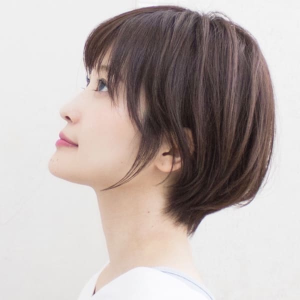 大人可愛い耳かけ前下がり暗髪ショートボブ♯レイヤーボブ