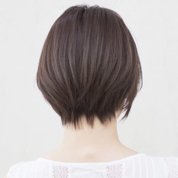 大人可愛い耳かけ前下がり暗髪ショートボブ♯レイヤーボブ