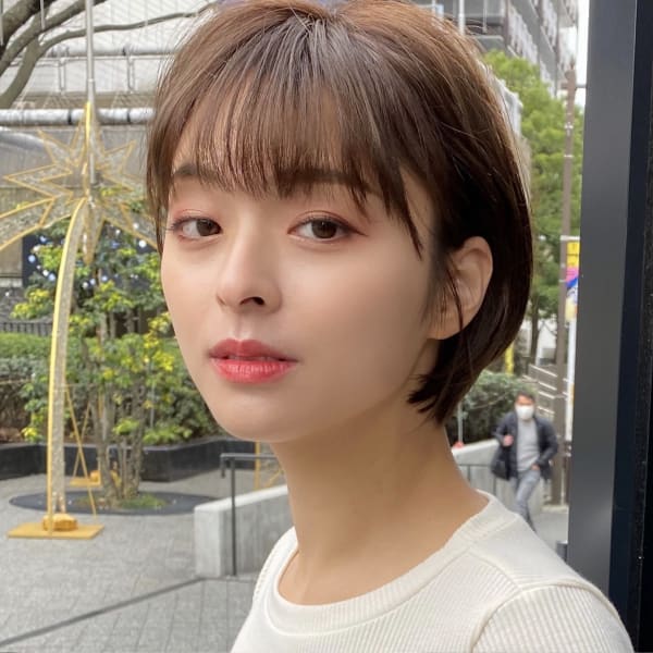 大人可愛い耳かけ前下がりショートボブ