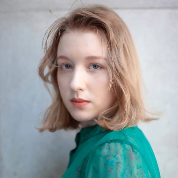 切りっぱなしブロンドボブ