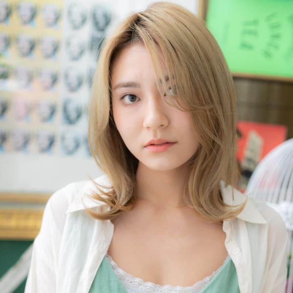 大人ハイライトかきあげ前髪エアリーミディ ブリーチオンカラー