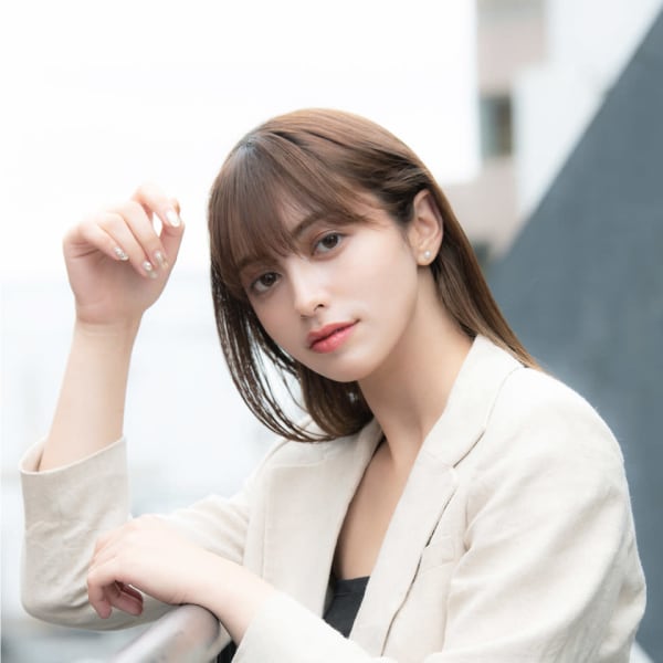透明感カラー×前髪ありのナチュラルストレート