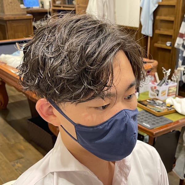 センターパート色気パーマ