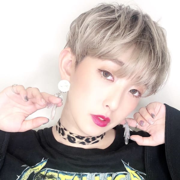 刈り上げマッシュショート×ホワイトブロンド