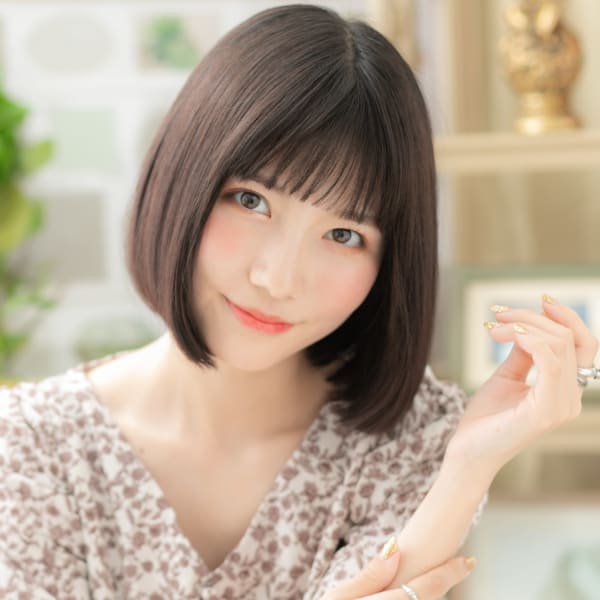 黒髪シースルーバング小顔切りっぱなしボブ　黒髪アッシュ