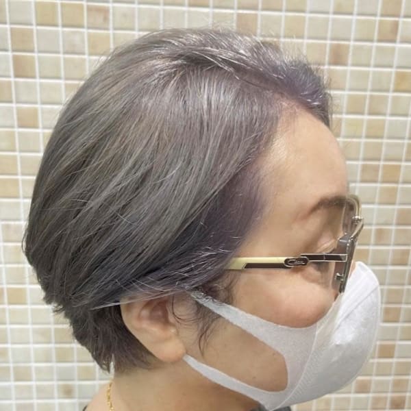 ショートボブ×シルバーベージュ