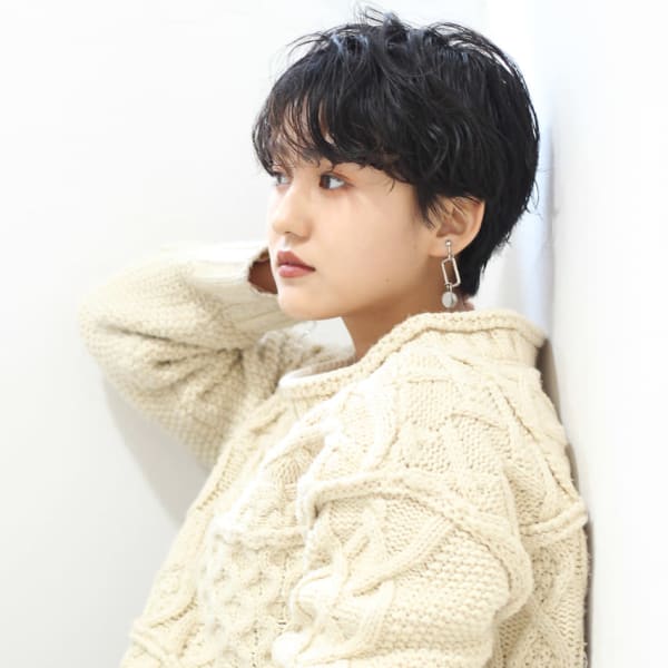 柔らかアッシュカラーで大人かわいく