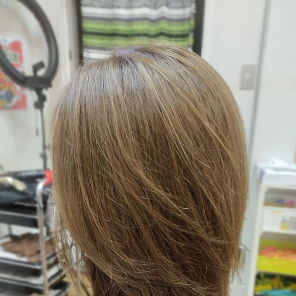 ハイライト効果で白髪もなじむカラー☆