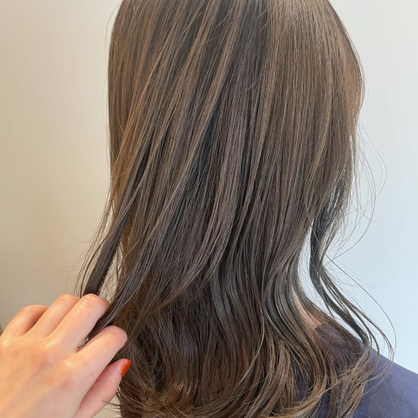 オリーブグレージュ