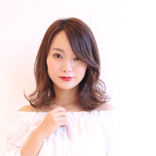 小顔外ハネミディアムアッシュ20代30代40代くびれミディ|WORLD BEAUTY VIVALTO宝塚店