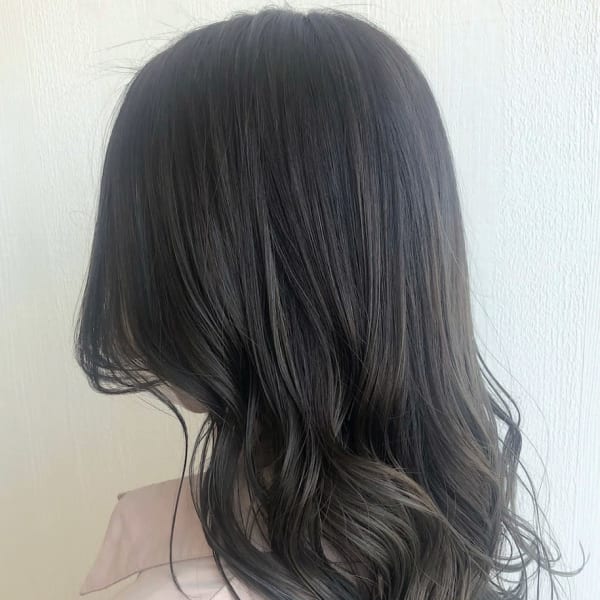 グレーハイライトバレイヤージュ　スタイリストRYO