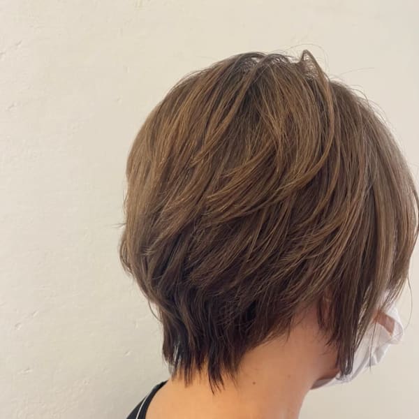 【tsukusi】お白髪を生かすカラー×ショート