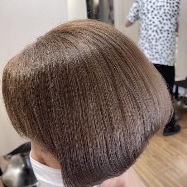 60代ミセス　脱！白髪染め　へ