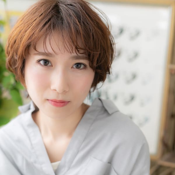 外国人風シースルーバングマッシュウルフボブ　ふわふわショート