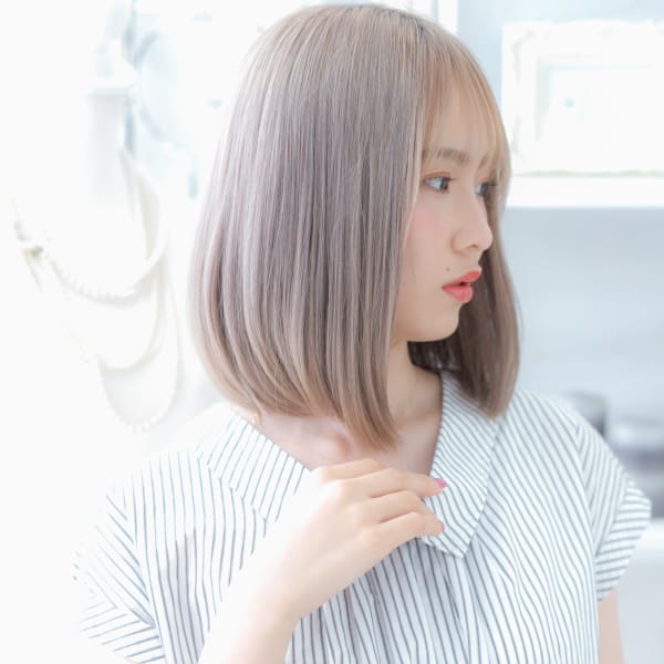 外国人風ダブルカラーエアストレートロブヘア　ホワイティアッシ