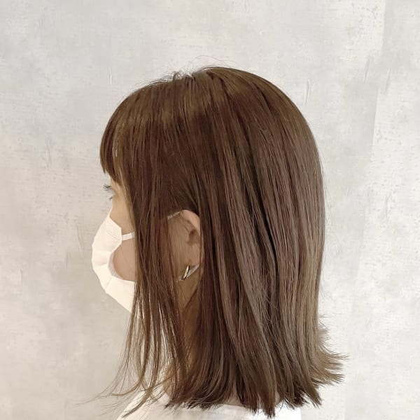縮毛矯正×ハイトーングレージュで切りっぱなしミディ♪
