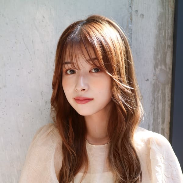 顔まわりが可愛いロングヘア