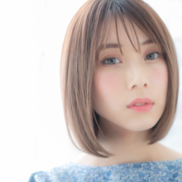 大人かわいいインナーカラー小顔前下がりボブ うる艶髪
