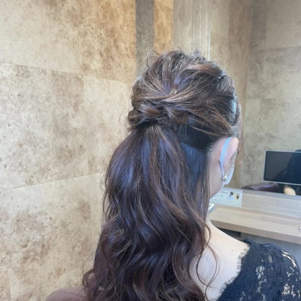 ハーフポニーテール