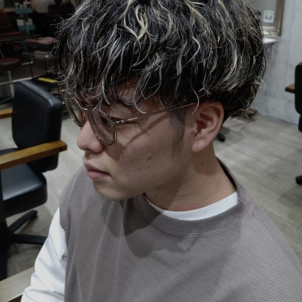 ホワイトメッシュ&スパイラルパーマ