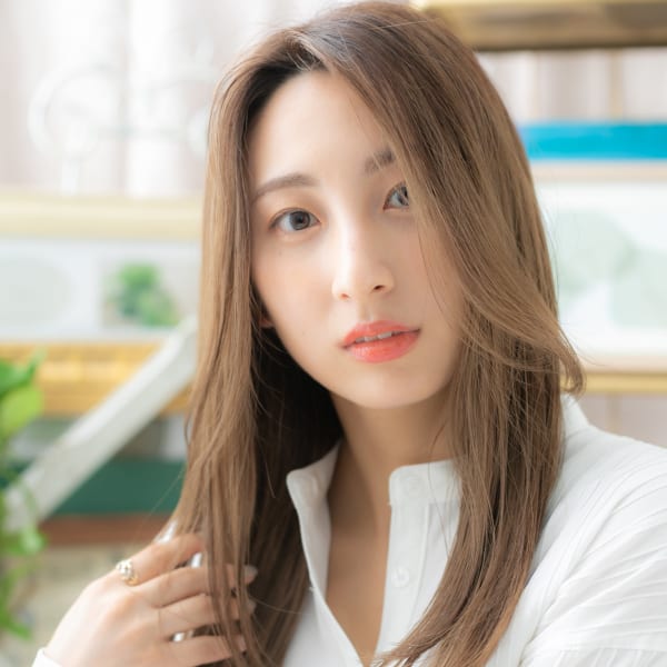 かきあげ前髪抜け感ヘア…小顔流れるレイヤー　ノームコア