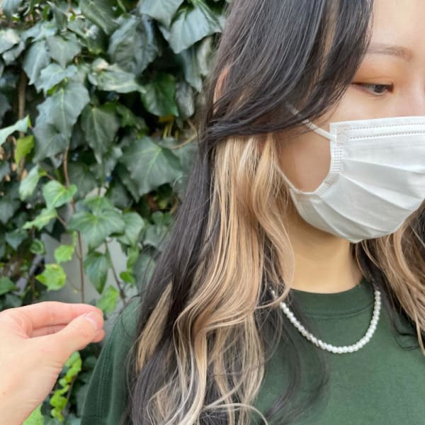 イヤリングカラー　ロングヘア　ホワイトベージュ