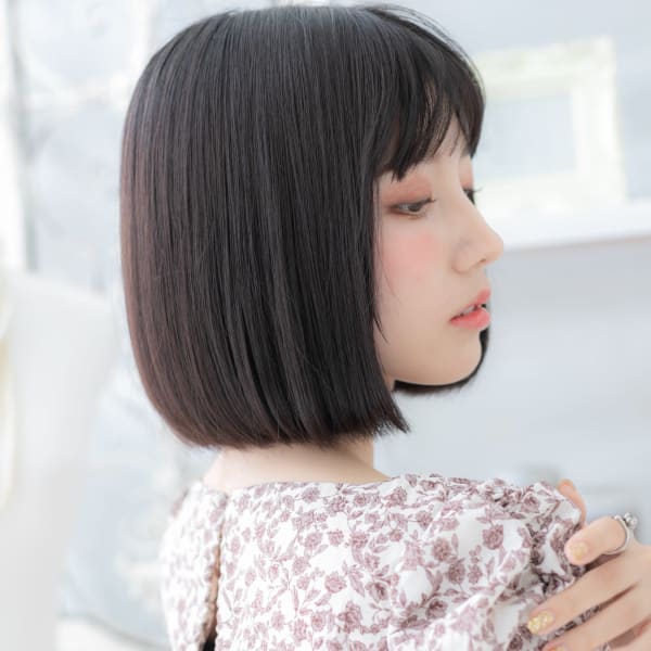 黒髪シースルーバング小顔切りっぱなしボブ うる艶髪