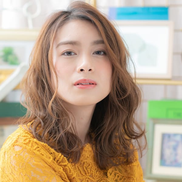 暖色系カラーくせ毛風大人巻きエアリーミディ　アンニュイヘア