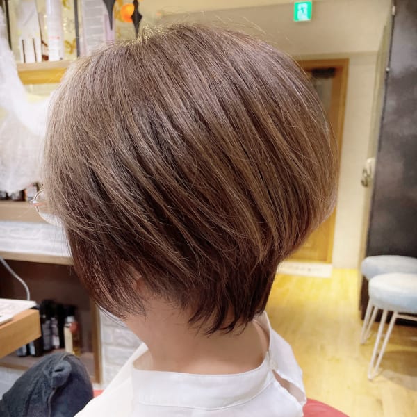 白髪ぼかしショート【Attirer飯田裕之】