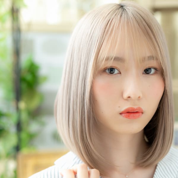 韓国風大人ハイライト小顔透けバングうる艶髪 ホワイティアッシ