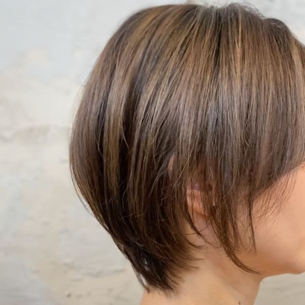 定番ショートボブにハイライト