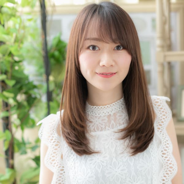 斜めバングが大人かわいい小顔ロングレイヤー 暖色系カラー