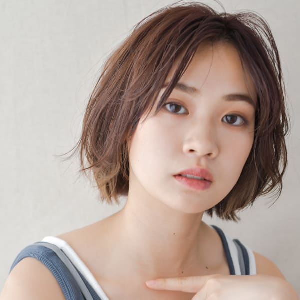 大人可愛い/ミニウルフ/外はね/センターパート/抜け感ヘア|atelier ittowa