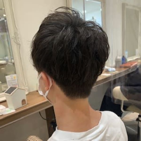 パーマを生かしたショートマッシュ