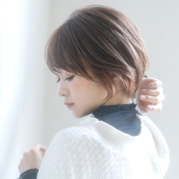 【emu井上信洋】インナーカラーで遊ぶ丸みショート【エミュ】