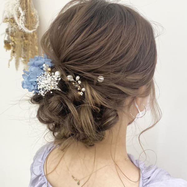 ブライダルヘア　ゆるめシニョン