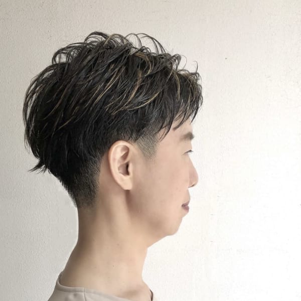 ハイライトのある、2ブロマッシュショート