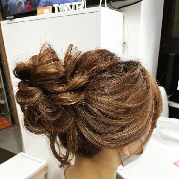 アップスタイル お団子ヘアー