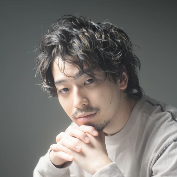 スパイラルパーマナチュラルハイライトウルフカット