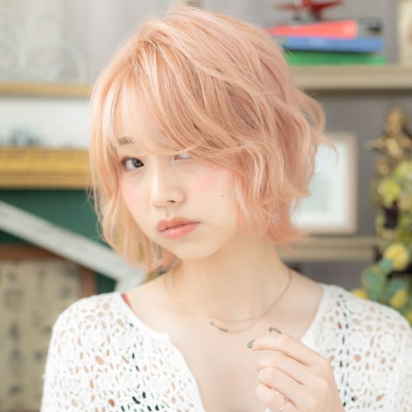 外国人風ハイライトこっくりピンクベージュ ふわふわショート