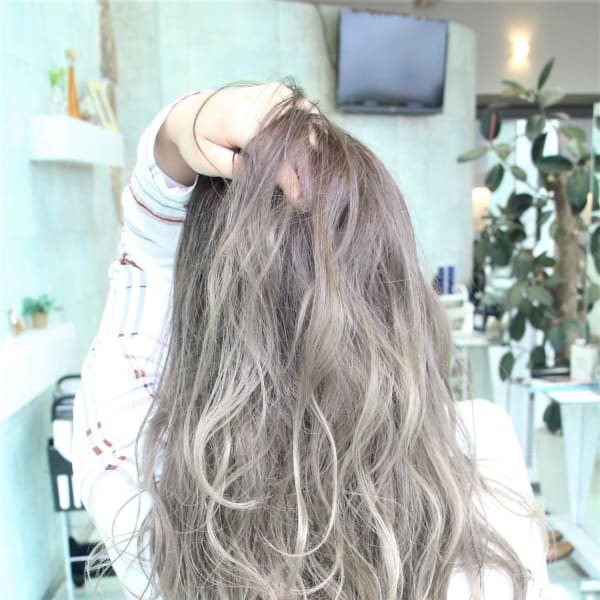 アッシュグレイ