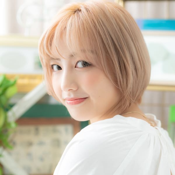 ミルクティベージュ外国人風ウルフマッシュ　眉上バング