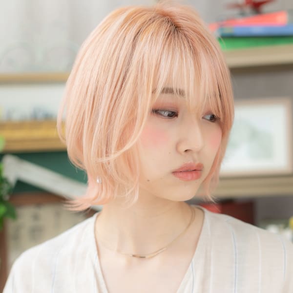 韓国風ウルフボブハイトーンカラーくびれヘア 透けバング