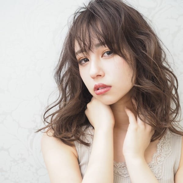 大人のフェミニンミディ