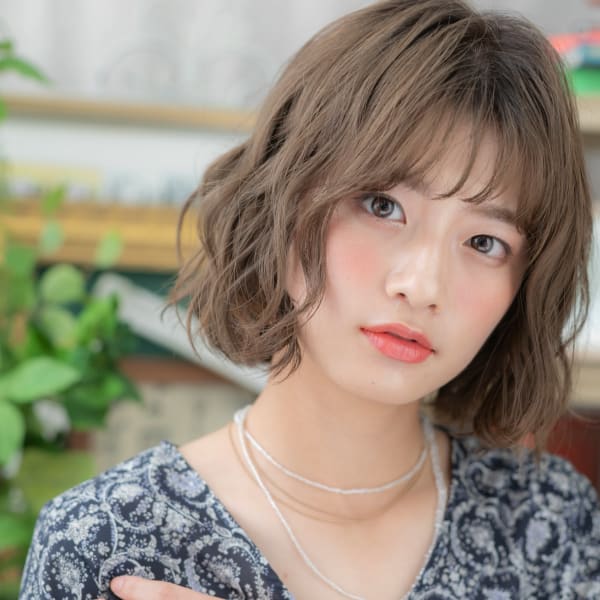 ゆるふわくびれボブ前下がり小顔前髪カール　くせ毛ショート