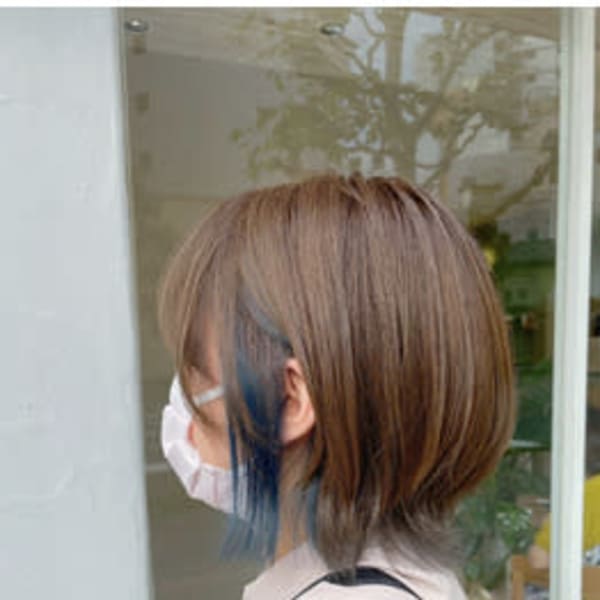 ピアスカラー × ターコイズブルー