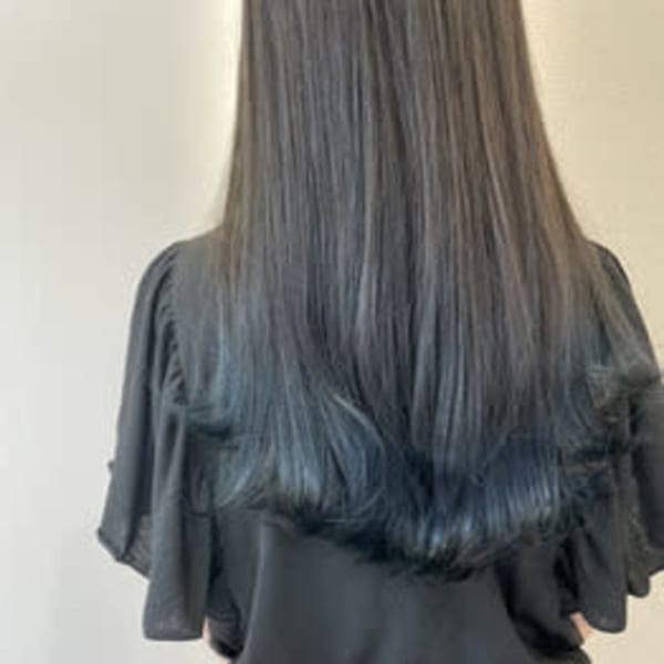 裾カラー × コバルトブルー