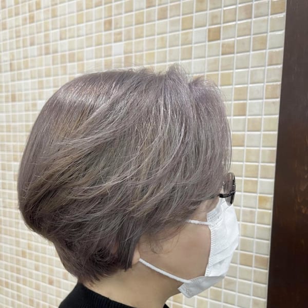 ラベンダーベージュ×大人美人ショート